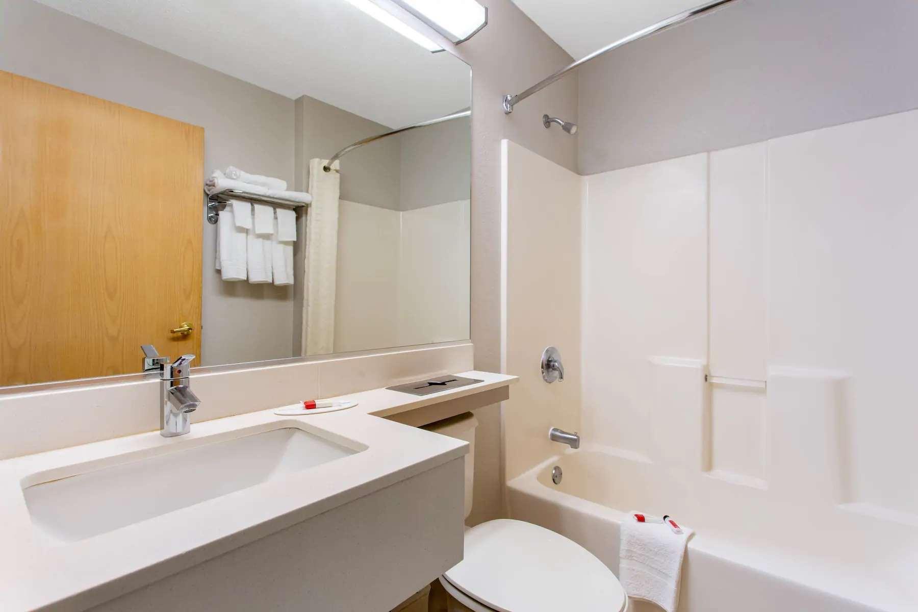 Microtel Inn & Suites By Wyndham Philadelphia Airport Екстер'єр фото